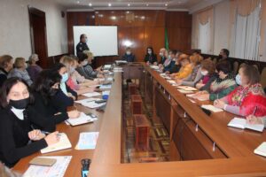 Direcţia Învăţământ a desfăşurat o şedinţa de lucru cu directorii instituţiilor de învăţământ general