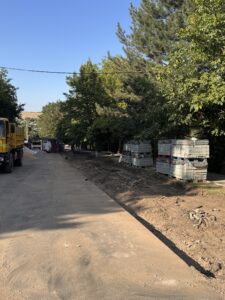 Lucrări de amenajare a parcărilor pe strada Păcii din orașul Șoldănești