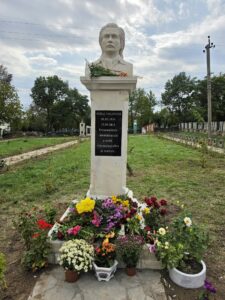 La Glinjeni a fost inaugurat bustul marelui actor Mihai Volontir
